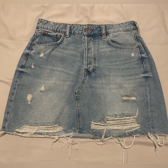 H&M Dresses & Skirts - H&M Distressed Denim Skirt Size 10 Like New
